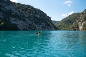 Canoë sur l'eau turquoise du Verdon