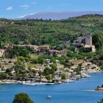 Esparron-de-Verdon et son lac turquoise